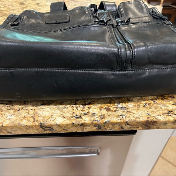 Tumi expandable leather laptop briefcase - Picture 7 of 7